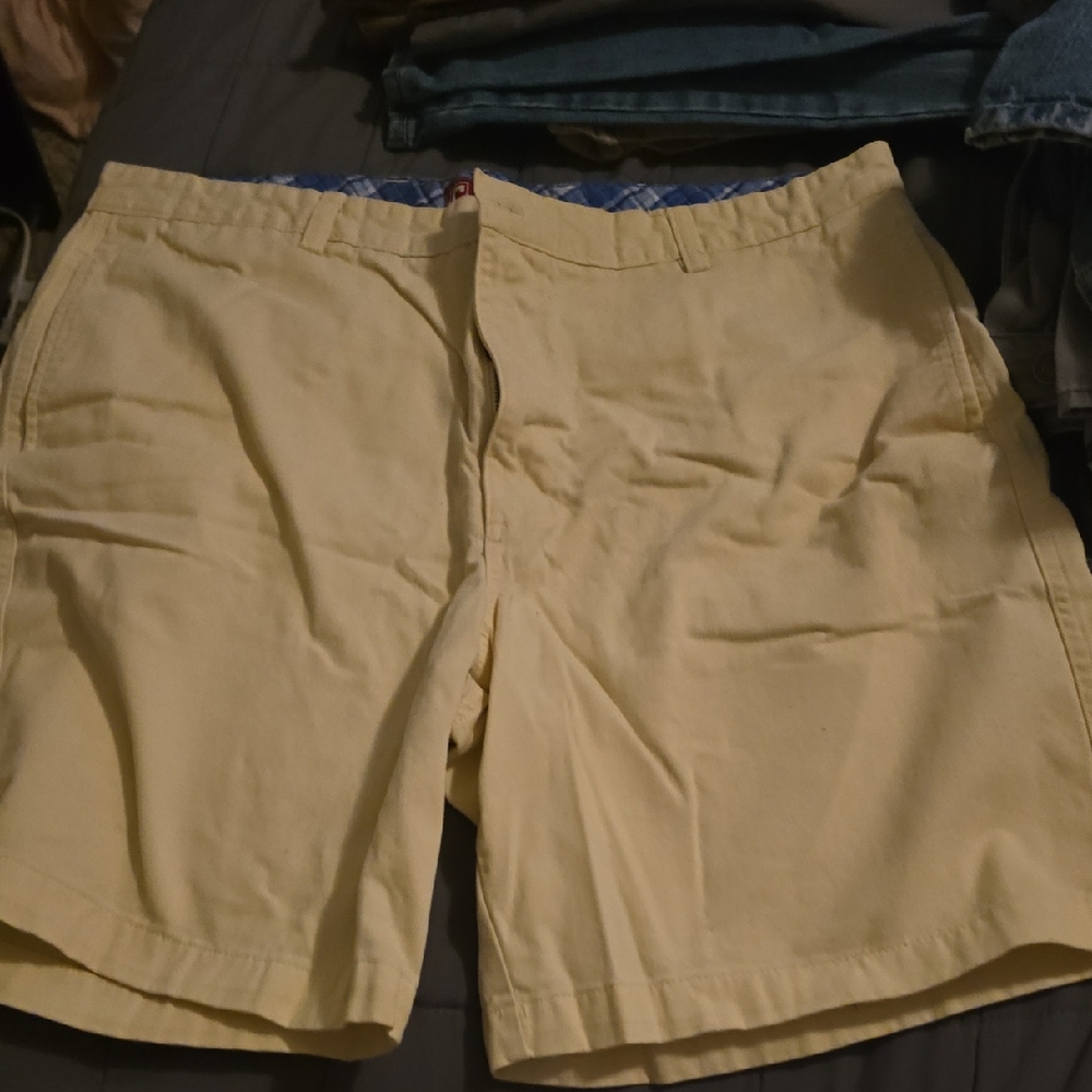 Chaps Men's Light Yellow Flat Front Shorts